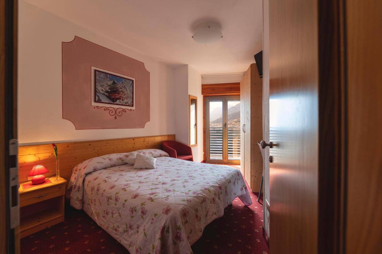 Hotel Castel Mani San Lorenzo Dorsino Exteriér fotografie