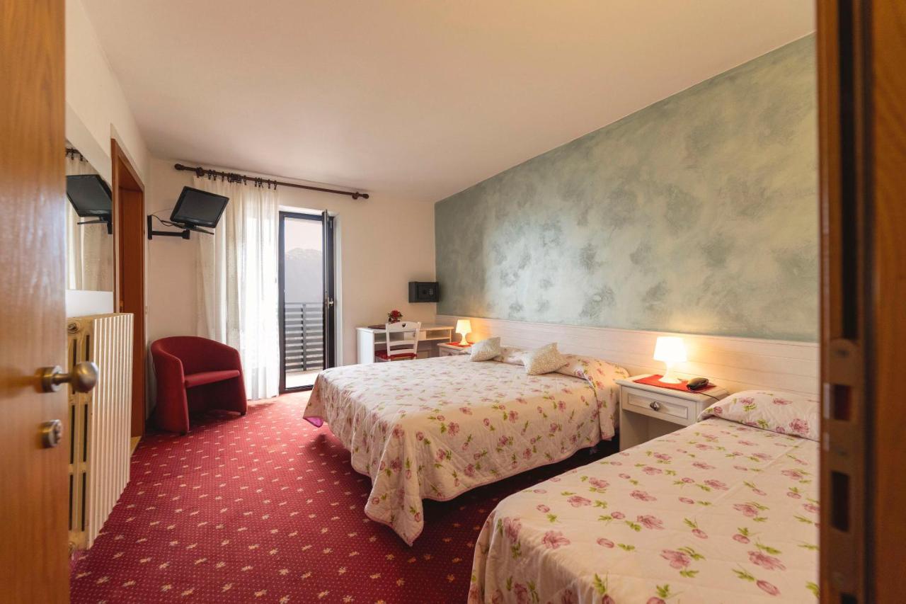 Hotel Castel Mani San Lorenzo Dorsino Exteriér fotografie