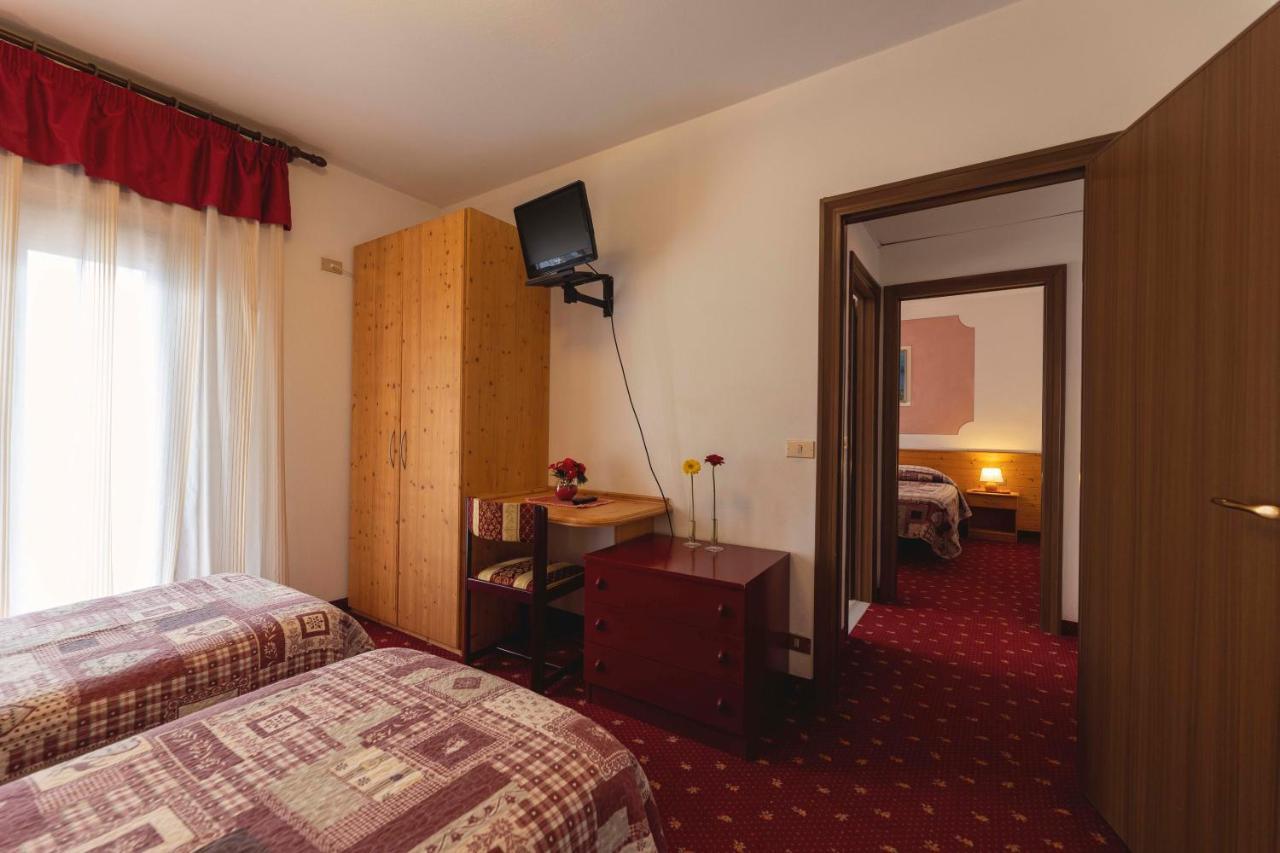 Hotel Castel Mani San Lorenzo Dorsino Exteriér fotografie