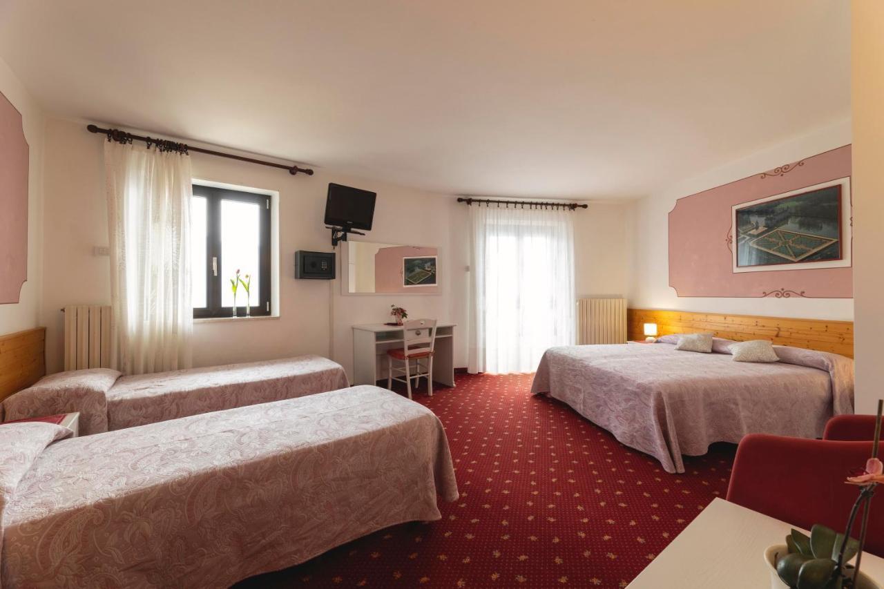 Hotel Castel Mani San Lorenzo Dorsino Exteriér fotografie