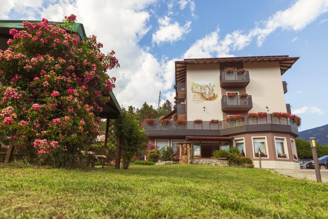 Hotel Castel Mani San Lorenzo Dorsino Exteriér fotografie